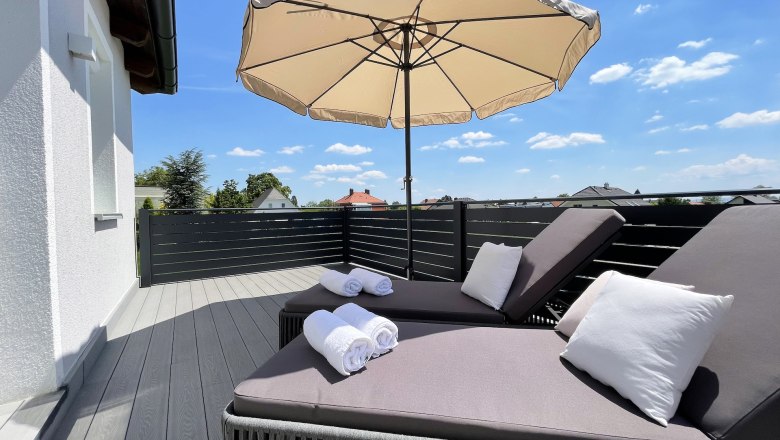 Balkon mit Sonnenliegen, © Kay Haderer Balkon mit Sonnenliegen, © Kay Haderer