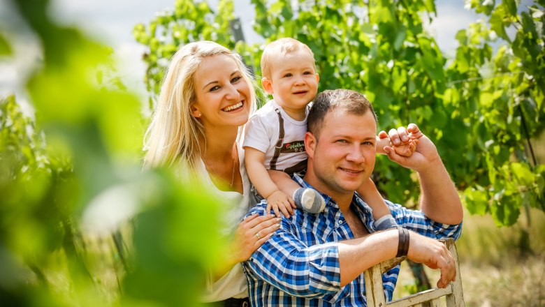 Familie Dungel im Weingarten, © C. Husar Familie Dungel im Weingarten, © C. Husar
