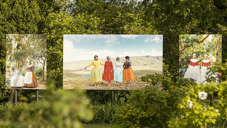 La Gacilly Baden, © Sedrick Kollerics Open-air exhibition with large photographs in a green park.