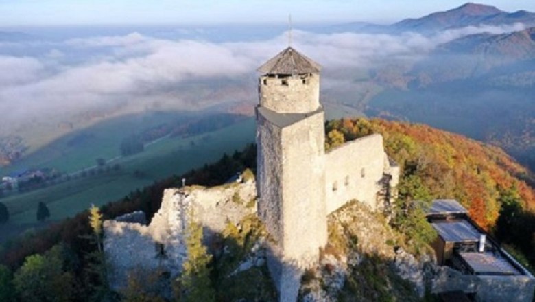 Flugaufnahme Araburg im Herbst, © Kaumberg/Engl Gerald Flugaufnahme Araburg im Herbst, © Kaumberg/Engl Gerald