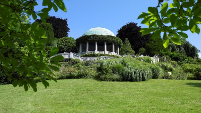 Beethoven Temple in the Kurpark Baden, © Natur im Garten/Alexander Haiden Beethoven Temple in the Kurpark Baden, surrounded by green vegetation and trees.