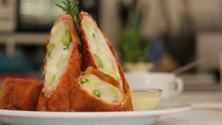 Spargel Cordon Bleu, © Gasthaus Bruthenne Spargel Cordon Bleu, © Gasthaus Bruthenne