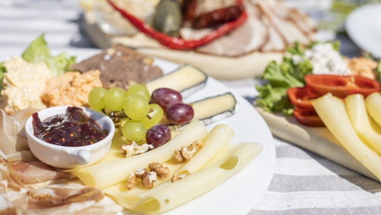 Brettljause & Käseschmankerl, © Bioweingut Frühwirth Brettljause & Käseschmankerl, © Bioweingut Frühwirth