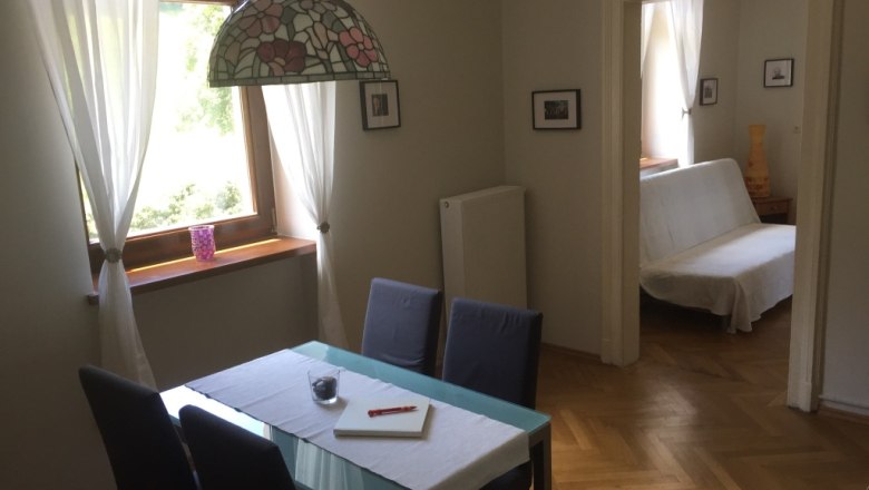Frühstücksplatz in der ehemaligen Bahnwärterwohnung, © M. Schorn Frühstücksplatz in der ehemaligen Bahnwärterwohnung, © M. Schorn