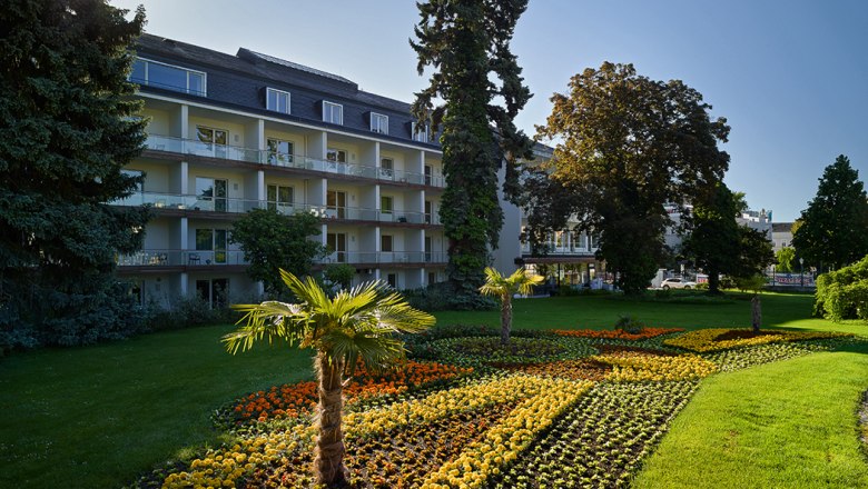 At the Park Hotel Exterior shot of the park, © At the Park Hotel At the Park Hotel Exterior shot of the park, © At the Park Hotel
