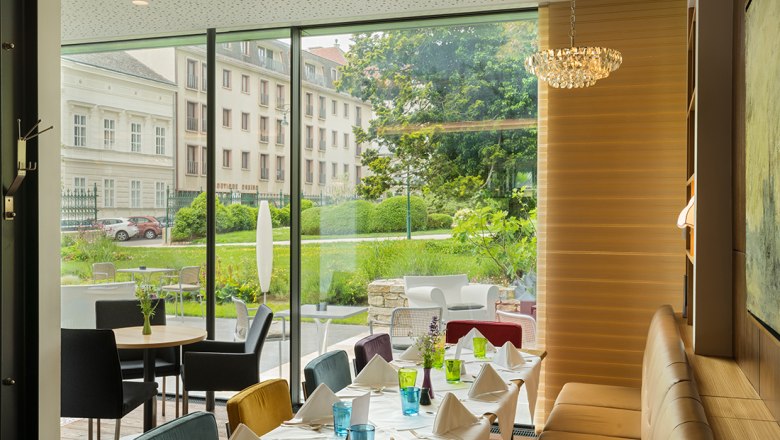 Lobby mit Blick auf den Park, &copy; At the Park Hotel