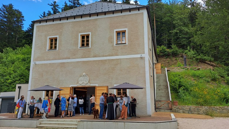 Der Vorplatz: vielf&auml;ltig nutzbar, &copy; Mariazell im Wienerwald