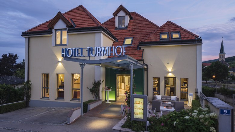 Frontansicht Hotel Turmhof, &copy; Hotel Turmhof