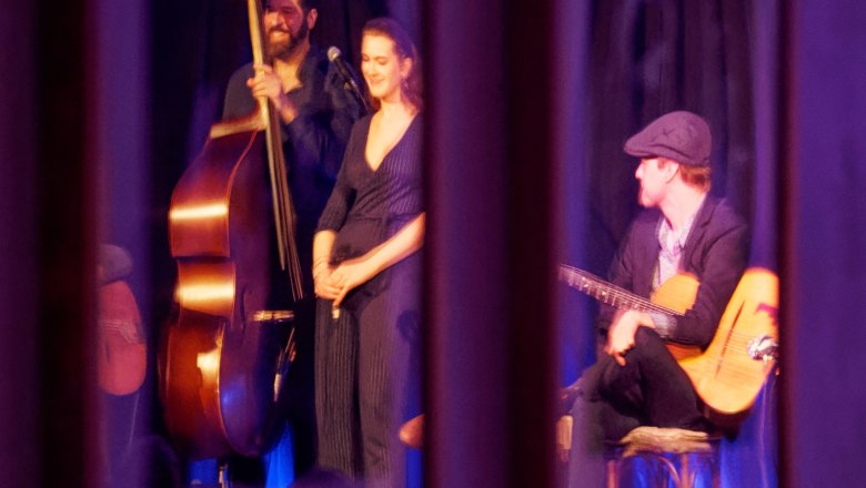 HOB i RAUM K&uuml;nstler spiegeln sich in Bild von Rainer Rygalyk, &copy; HOB i RAUM