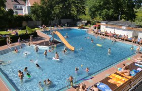 Freibad der Marktgemeinde Gumpoldskirchen, &copy; Harald Nirschl