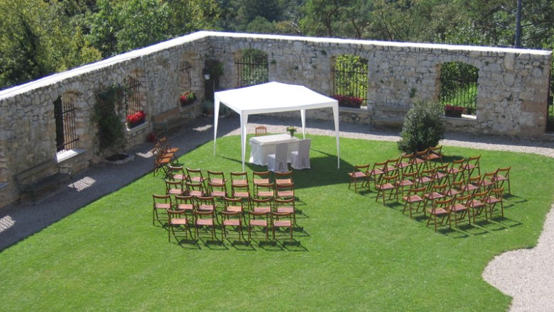 Civil wedding outdoors, © Verein Burg Neuhaus