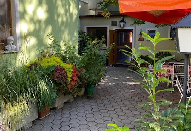 Inner courtyard, &copy; @hppuereschitz