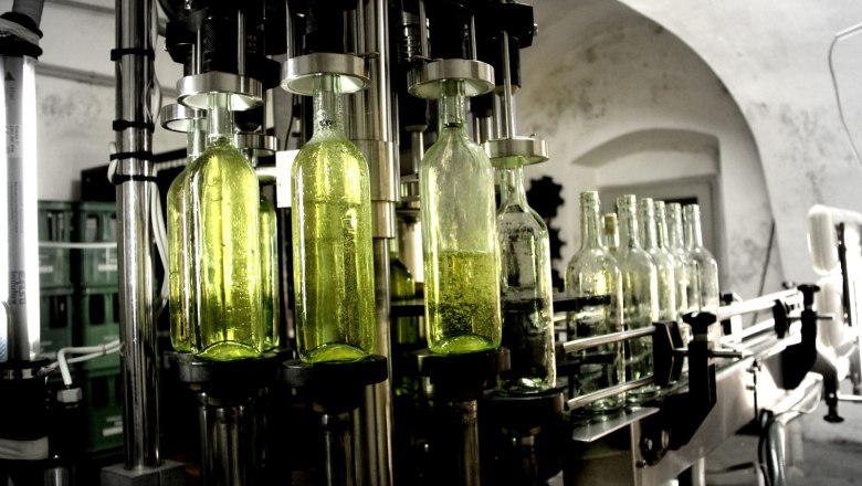 Flaschenf&uuml;llen, &copy; Stefan &Ouml;sterreicher