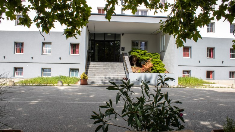 &Ouml;kotel von aussen2, &copy; Oekotel Traiskirchen