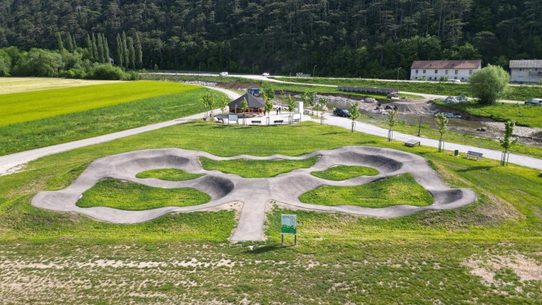Pumptrack im R&uuml;ckhaltebecken Fahrafeld