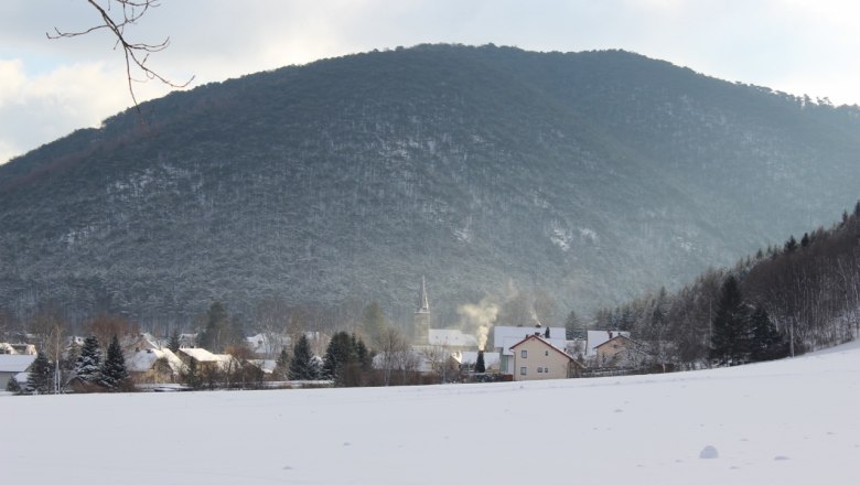 Blick vom Hof im Winter, &copy; Familie Reischer