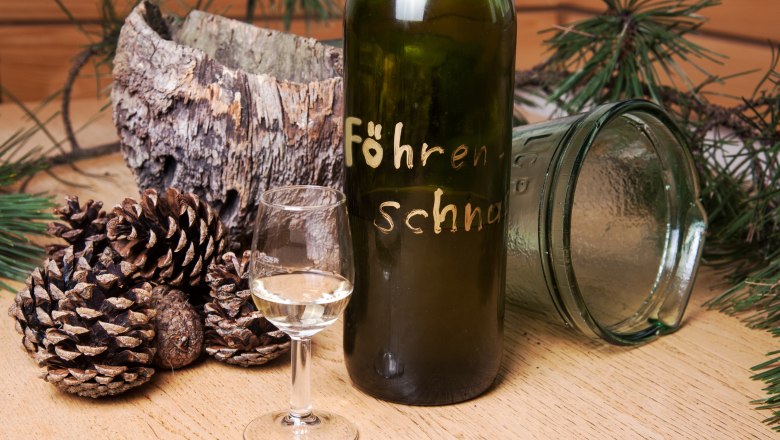 Pine schnapps, © Familie Zigeuner