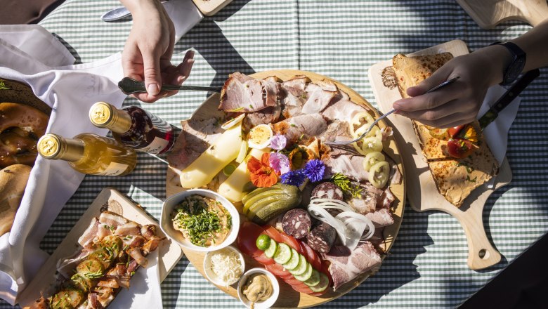 Radlheuriger Kernbichler, &copy; Velontour