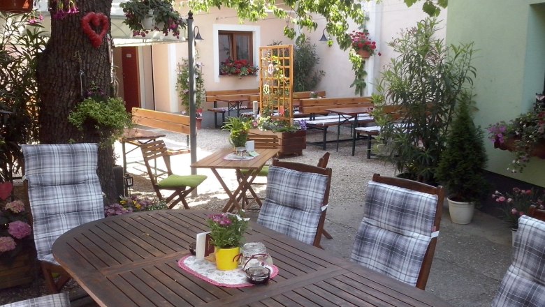 gem&uuml;tlicher Gastgarten, &copy; Weinbau Fuchs
