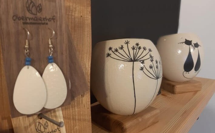 Kunsthandwerk aus Strau&szlig;eneiern, &copy; Obermaierhof