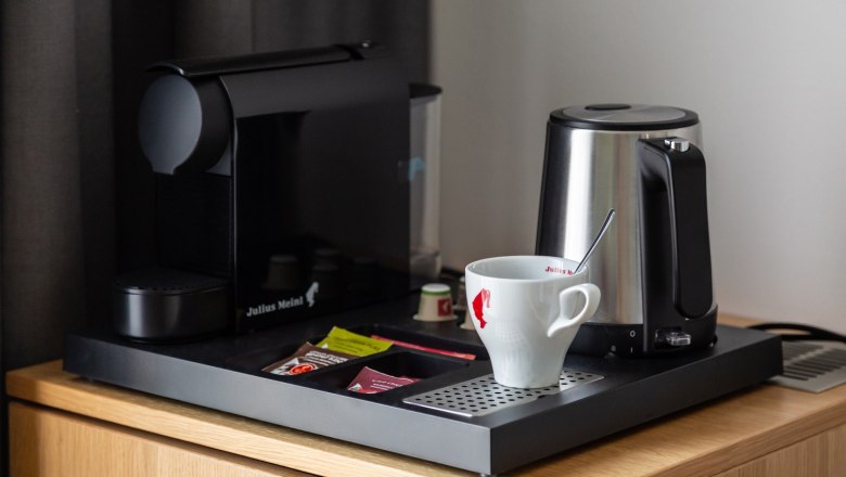 Kaffeemaschinenstation Deluxezimmer, &copy; Peter Hruska