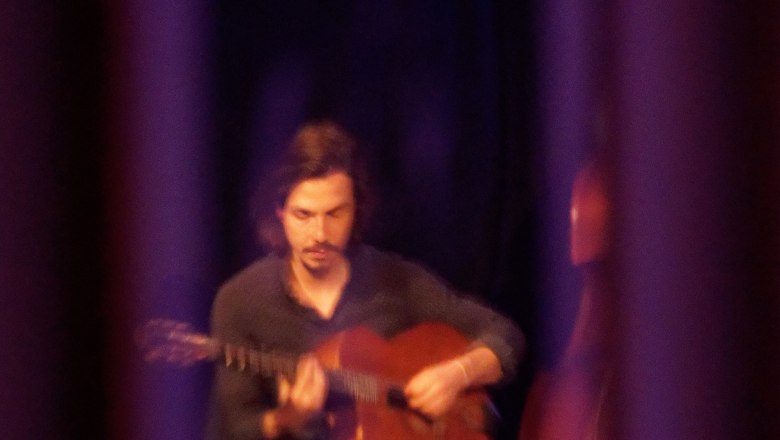 HOB i RAUM artist reflected in painting by Rainer Rygalyk, © HOB i RAUM