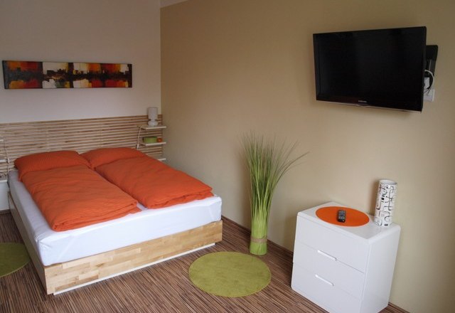 Bed-sitting room, &copy; Homing Apartments