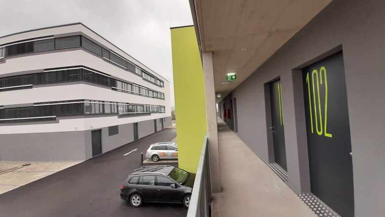 Eingang, &copy; Office Base Bad V&ouml;slau Projekt GmbH