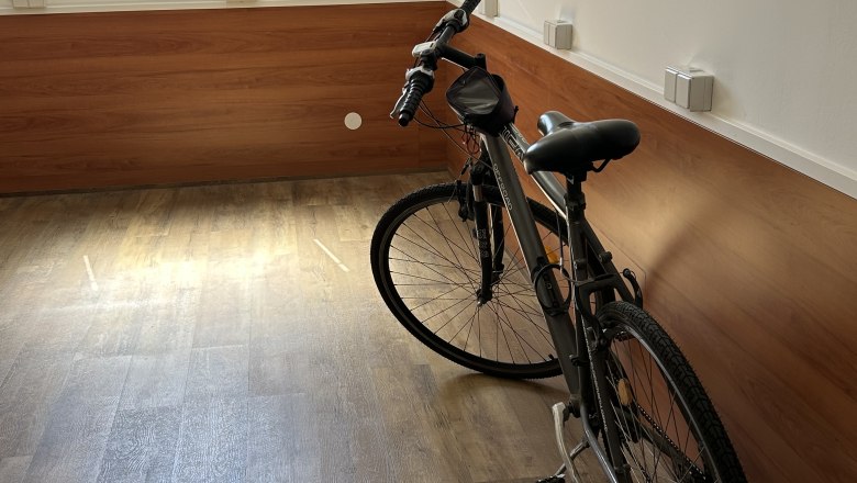 Mit eigener Karte versperrbar
Zufahrt &uuml;ber betonierte Rampe, &copy; Wienerwald Tourismus PR