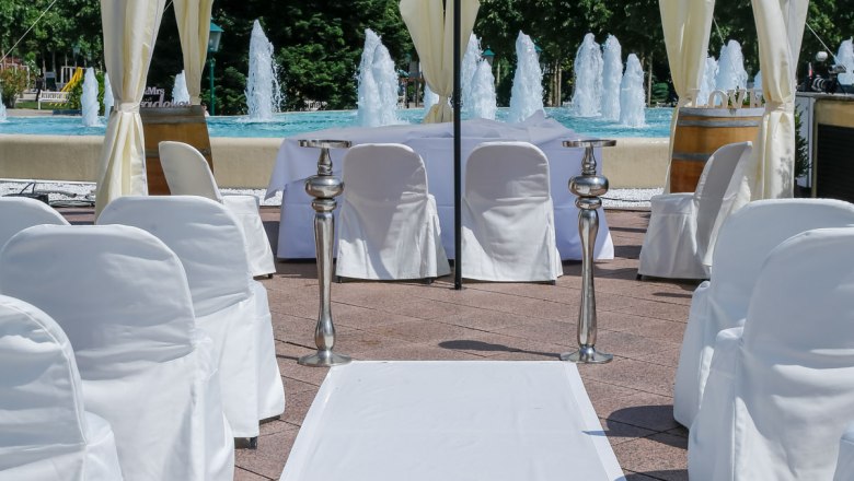 Wedding ceremony terrace with carpet, &copy; Christian Husar