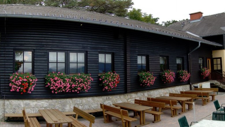 Waldh&uuml;tte am Guglzipf, &copy; Wikimedia Commons