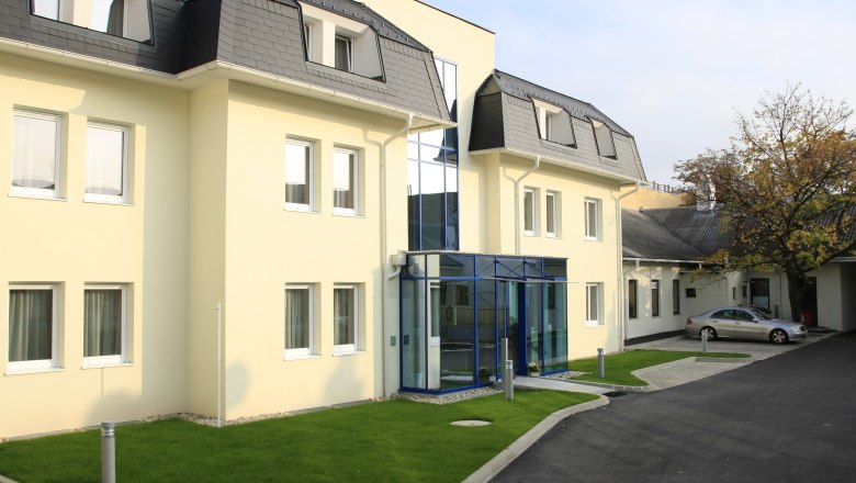 Hoteleinfahrt, &copy; City Hotel M&ouml;dling