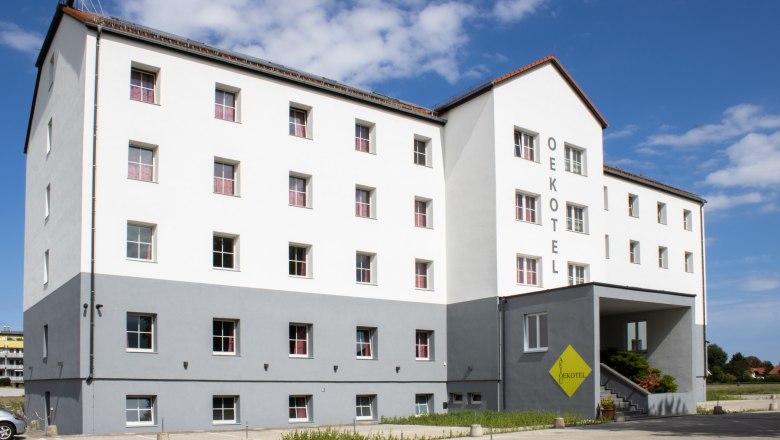 &Ouml;kotel von aussen1, &copy; Oekotel Traiskirchen