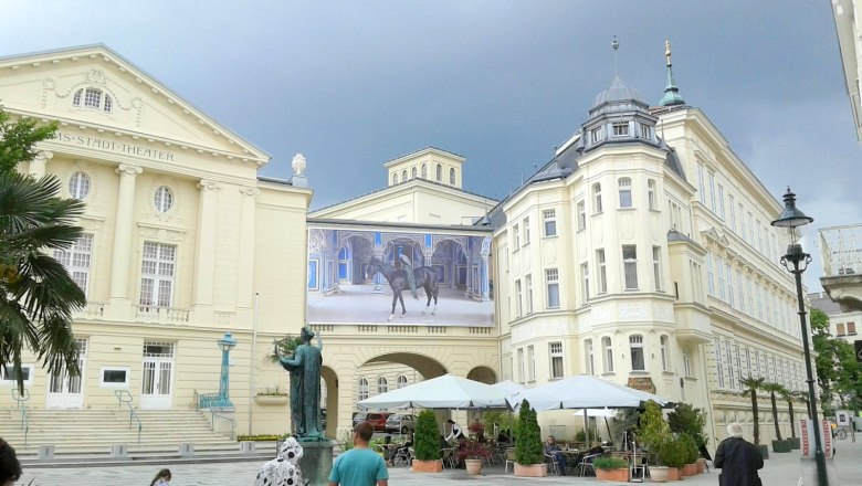 Baden Theaterplatz, &copy; Gottfried Steiner
